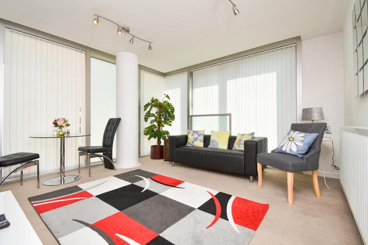 Milton Keynes Hub - Prime Location, Free Underground Parking Appartement Buitenkant foto