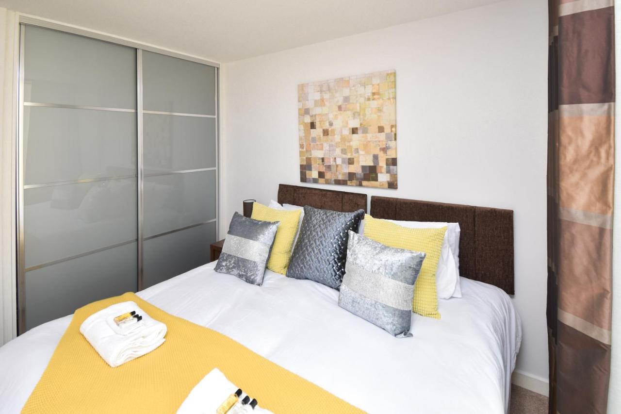 Milton Keynes Hub - Prime Location, Free Underground Parking Appartement Buitenkant foto