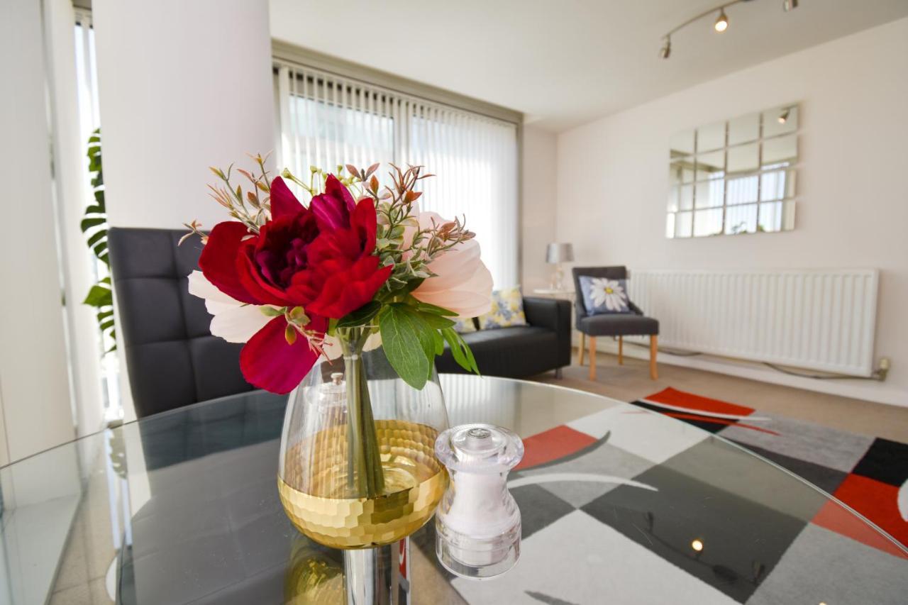 Milton Keynes Hub - Prime Location, Free Underground Parking Appartement Buitenkant foto